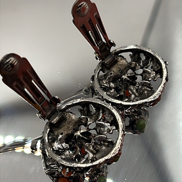 Vintage Floral & Beaded Clip On Earrings. - Picture 4 of 5